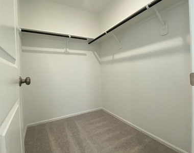 4242 Barrington Cove - Photo Thumbnail 20