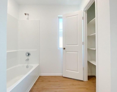 4242 Barrington Cove - Photo Thumbnail 19