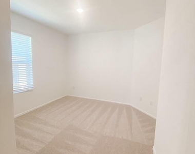 4242 Barrington Cove - Photo Thumbnail 5