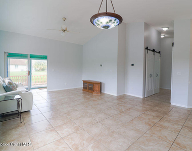 907 Bimini Avenue - Photo Thumbnail 2