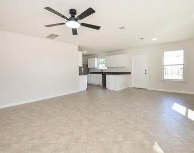 3906 Hollow Cove Lane - Photo Thumbnail 2