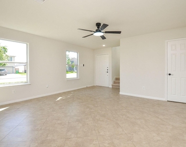3906 Hollow Cove Lane - Photo Thumbnail 5