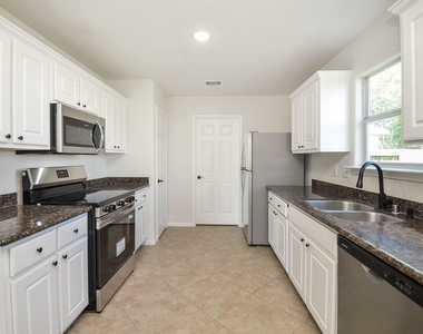 3906 Hollow Cove Lane - Photo Thumbnail 9