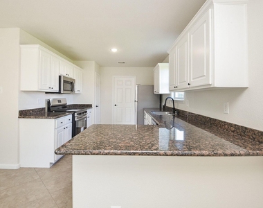 3906 Hollow Cove Lane - Photo Thumbnail 6
