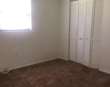 2046 Sea Avenue - Photo Thumbnail 16