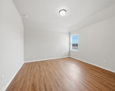 9422 Harmony Lake Lane - Photo Thumbnail 31