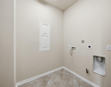 9422 Harmony Lake Lane - Photo Thumbnail 8