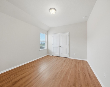 9422 Harmony Lake Lane - Photo Thumbnail 33