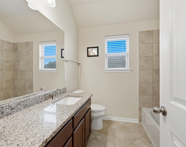 9422 Harmony Lake Lane - Photo Thumbnail 34