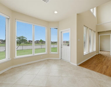 9422 Harmony Lake Lane - Photo Thumbnail 21