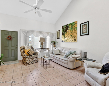 1431 Se Ashville Court - Photo Thumbnail 9