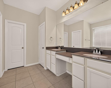 11202 Bluewater Lagoon Circle - Photo Thumbnail 31