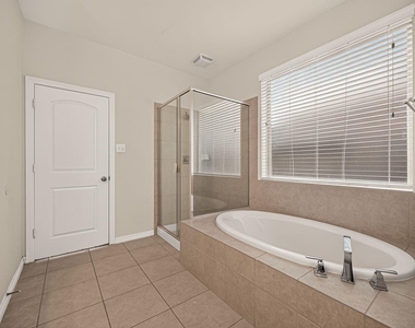 11202 Bluewater Lagoon Circle - Photo Thumbnail 6