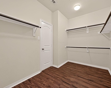 11202 Bluewater Lagoon Circle - Photo Thumbnail 8