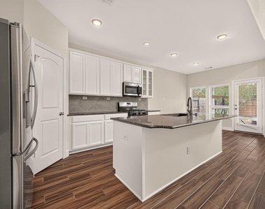11202 Bluewater Lagoon Circle - Photo Thumbnail 13