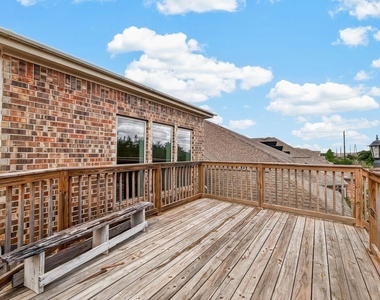 11202 Bluewater Lagoon Circle - Photo Thumbnail 24