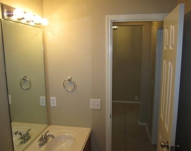 3502 Schumann Oaks Drive - Photo Thumbnail 8