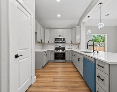 12431 Green Ridge Drive - Photo Thumbnail 9