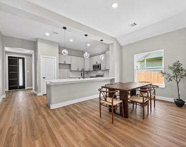 12431 Green Ridge Drive - Photo Thumbnail 8