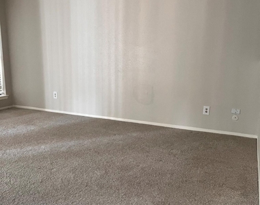 6633 W Airport Boulevard - Photo Thumbnail 4