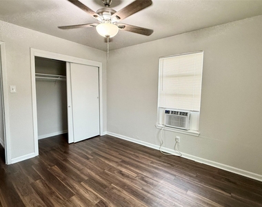 7427 Avenue I - Photo Thumbnail 10