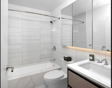East 34 Street - Photo Thumbnail 3