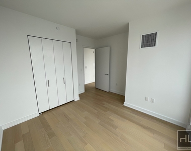 West 38th Street - Photo Thumbnail 1