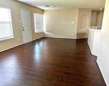 435 Brushy Glen Drive - Photo Thumbnail 4