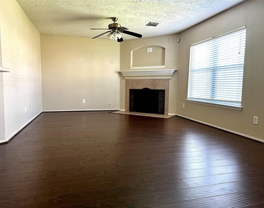 435 Brushy Glen Drive - Photo Thumbnail 3