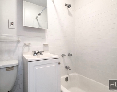 East 61 Street - Photo Thumbnail 4