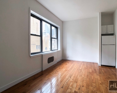 East 61 Street - Photo Thumbnail 1