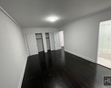 West 55 Street - Photo Thumbnail 2