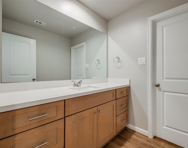 227 Park Place Circle - Photo Thumbnail 15