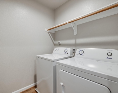 227 Park Place Circle - Photo Thumbnail 18