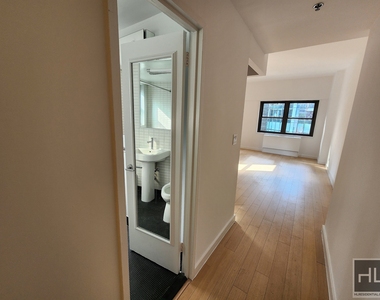 East 39th Street - Photo Thumbnail 4