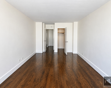 East 63 Street - Photo Thumbnail 7