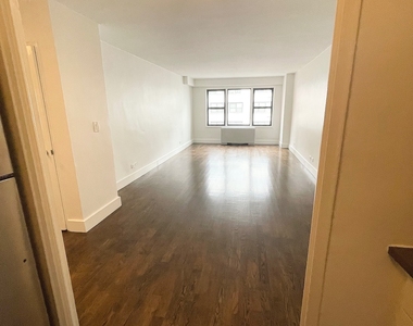 East 63 Street - Photo Thumbnail 2