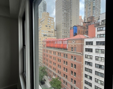 East 63 Street - Photo Thumbnail 10