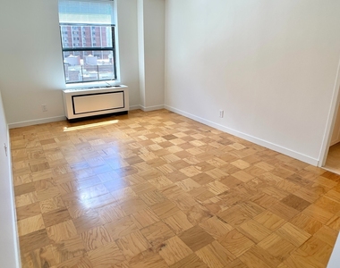 West 87th Street - Photo Thumbnail 3