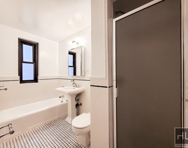 East 56 Street - Photo Thumbnail 3
