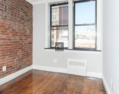 West 14 Street - Photo Thumbnail 3