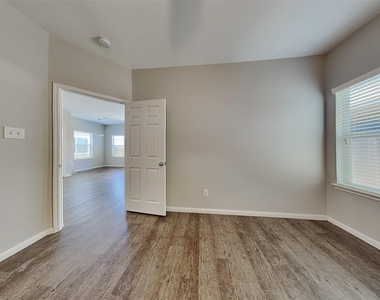 4065 Mossy Place Lane - Photo Thumbnail 9