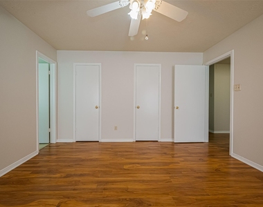 3007 Cloverdale - Photo Thumbnail 14
