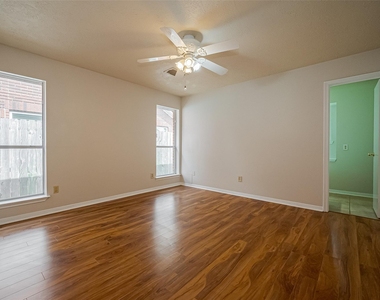 3007 Cloverdale - Photo Thumbnail 13