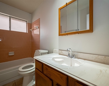 3007 Cloverdale - Photo Thumbnail 12