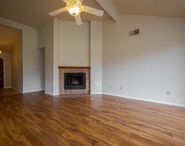 3007 Cloverdale - Photo Thumbnail 3