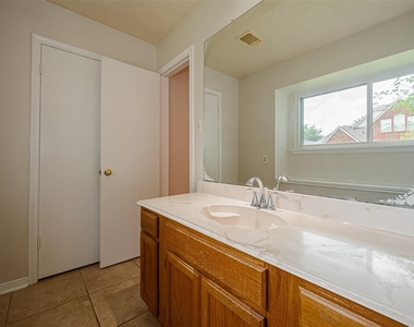 3007 Cloverdale - Photo Thumbnail 16