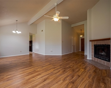3007 Cloverdale - Photo Thumbnail 2