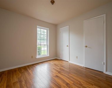 3007 Cloverdale - Photo Thumbnail 11