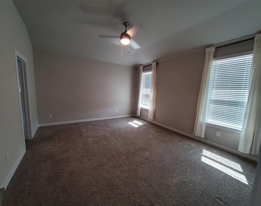 28415 Hannahs Harbor Lane - Photo Thumbnail 35